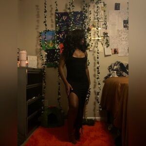 BLACK DRESS WITH SLIT🖤